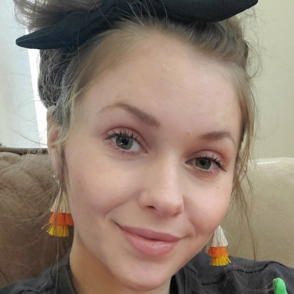 Meet your Posher, Leeann